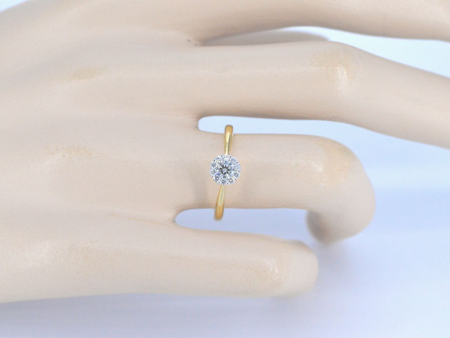 Gold ring with 0.35 carat diamond