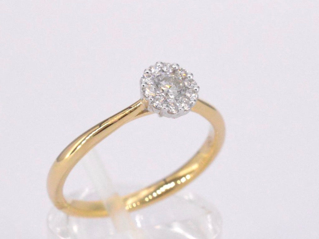 Gold ring with 0.35 carat diamond