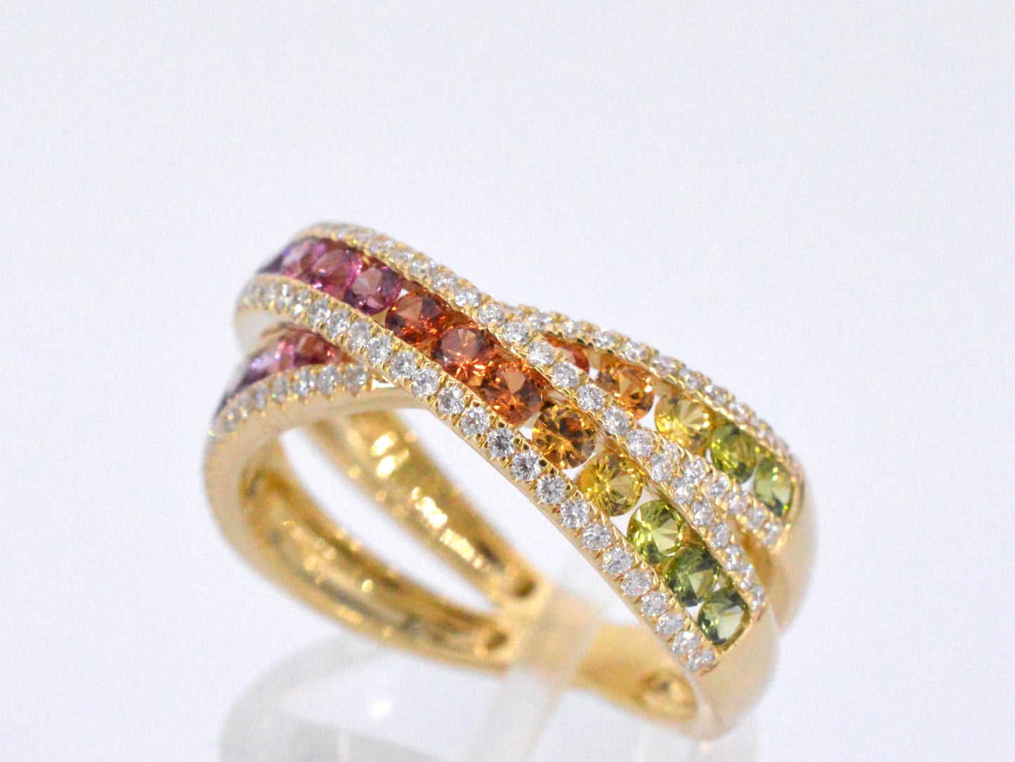 Gold ring with diamonds and multicoloured sapphires