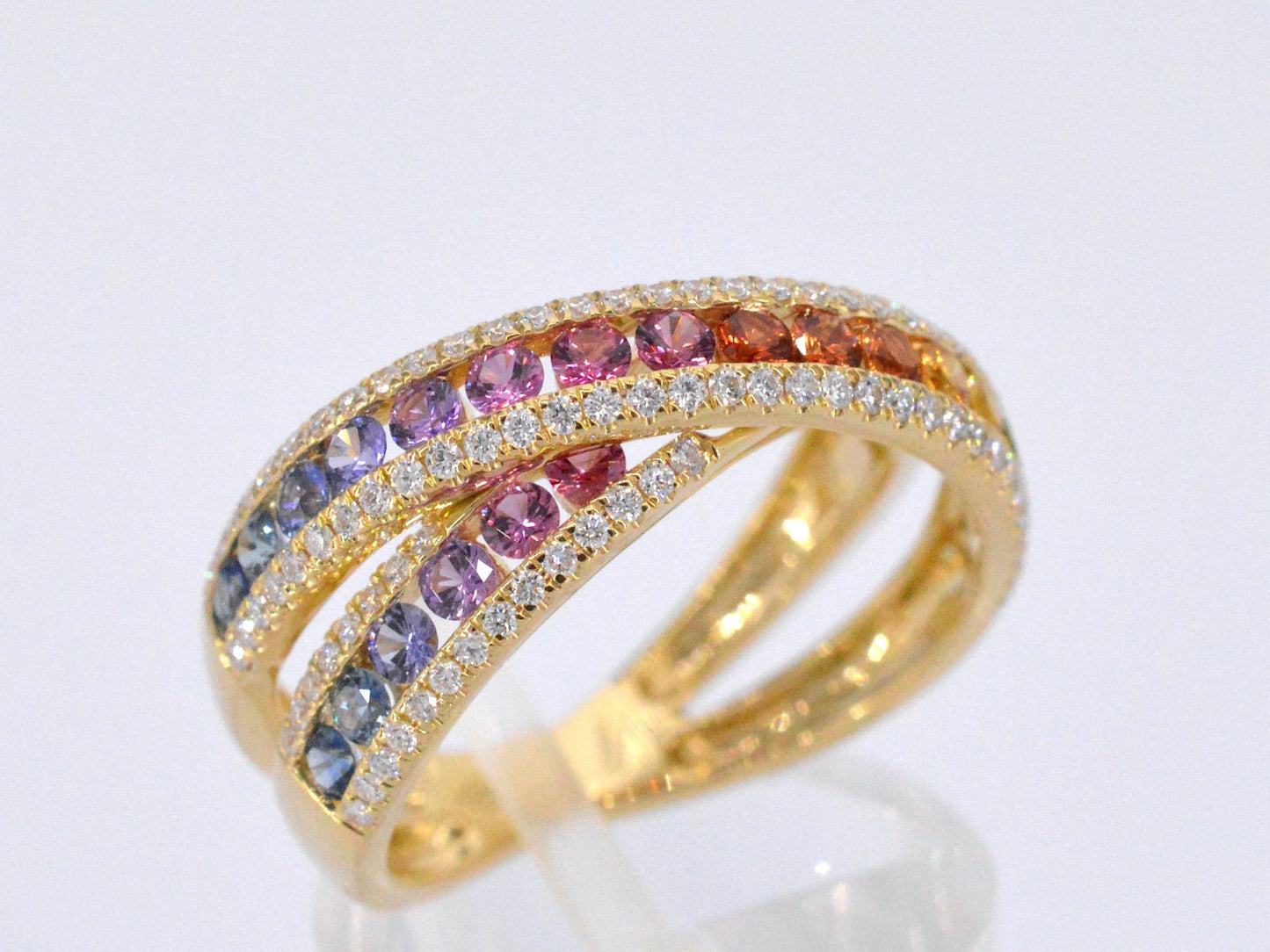Gold ring with diamonds and multicoloured sapphires