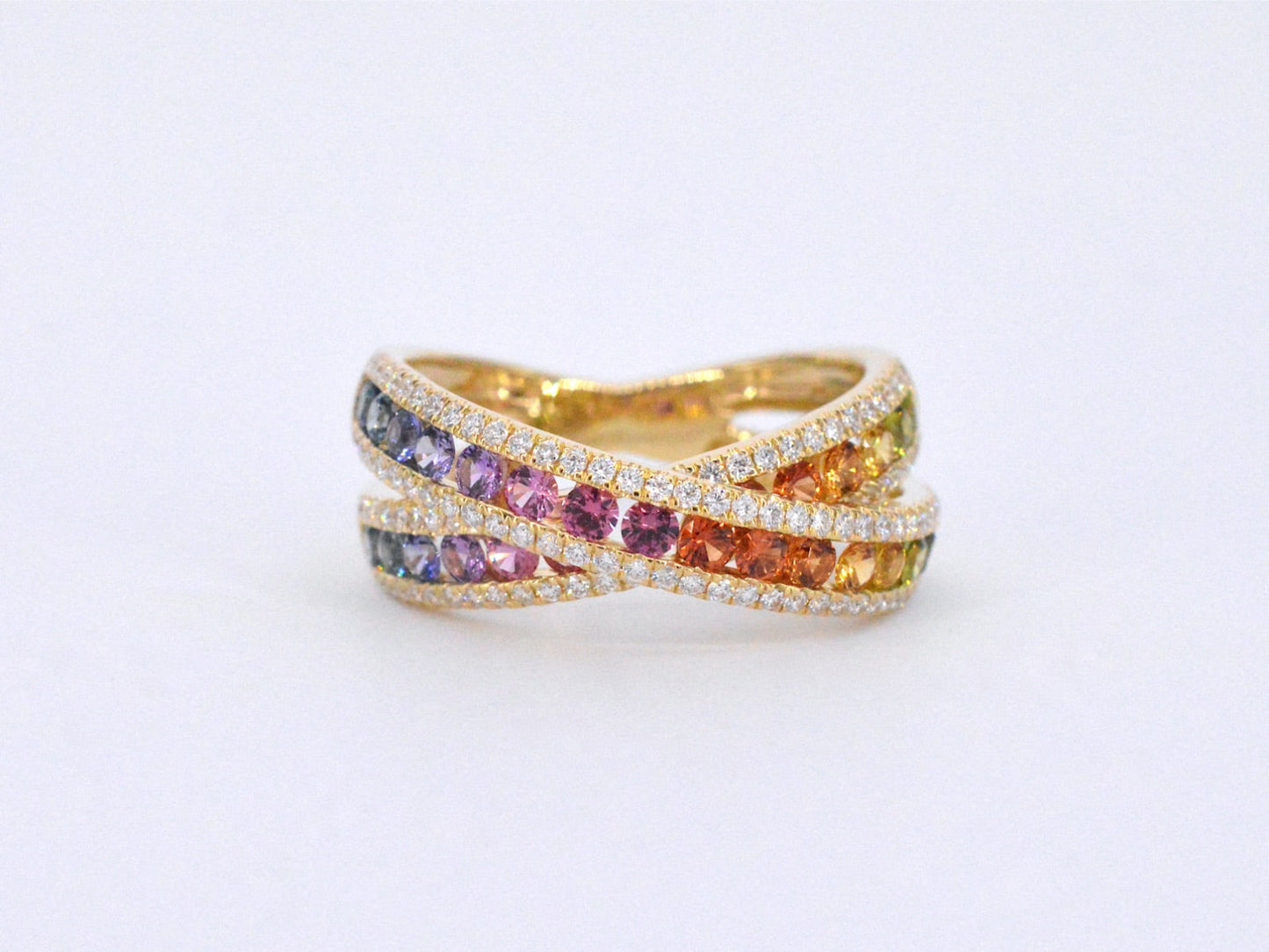 Gold ring with diamonds and multicoloured sapphires