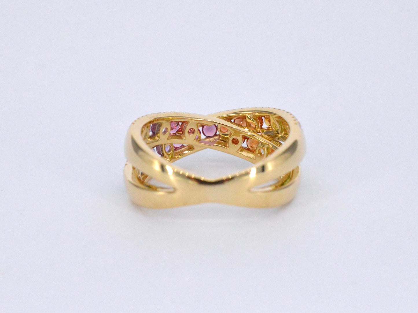 Gold ring with diamonds and multicoloured sapphires