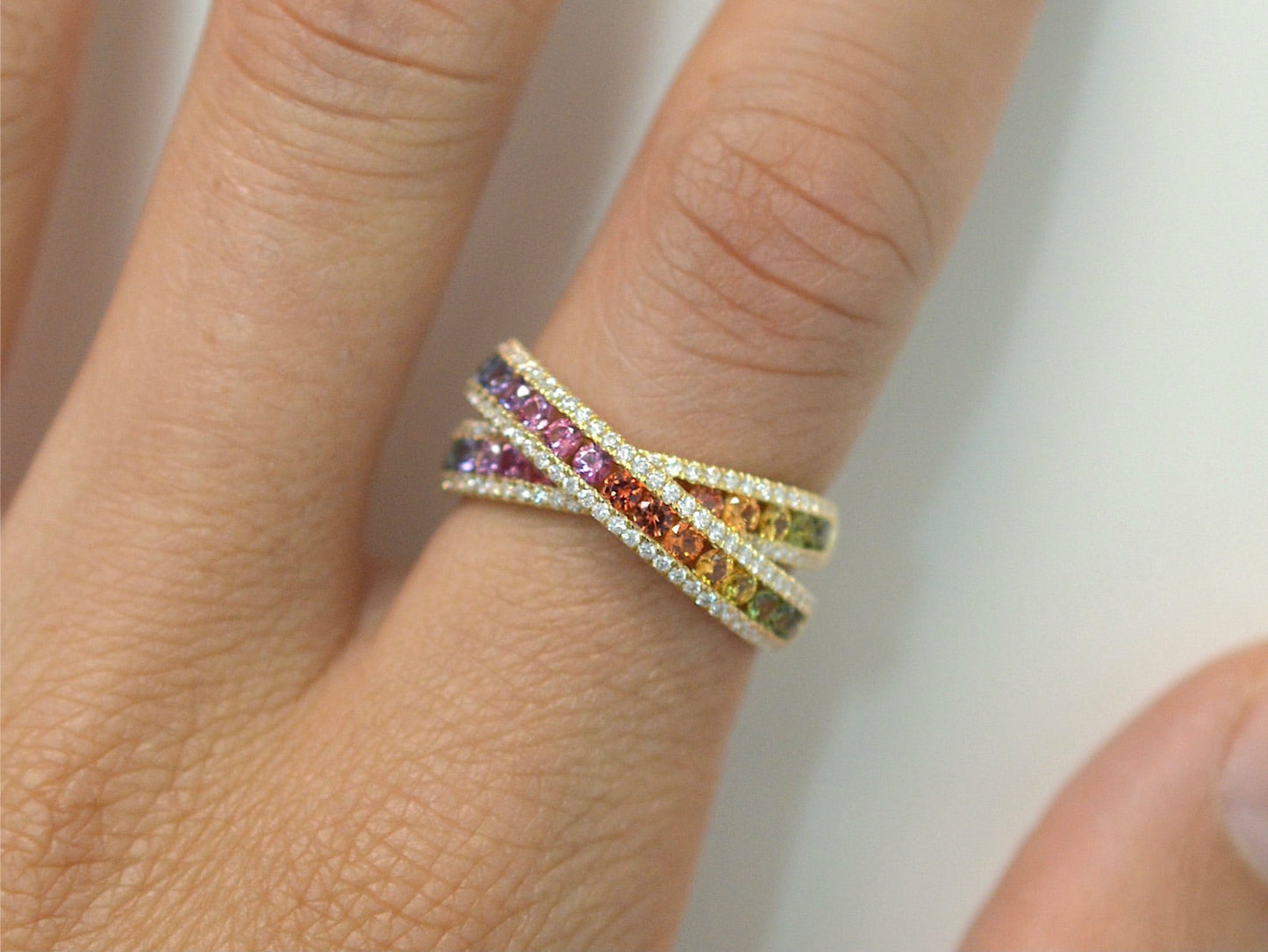 Gold ring with diamonds and multicoloured sapphires