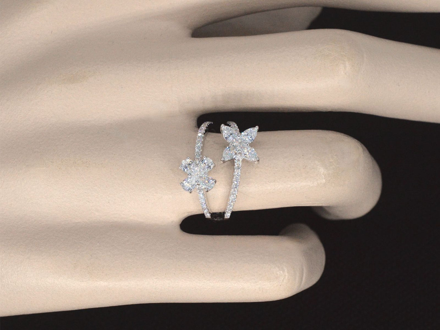 White gold ring with 1.30 carat diamonds