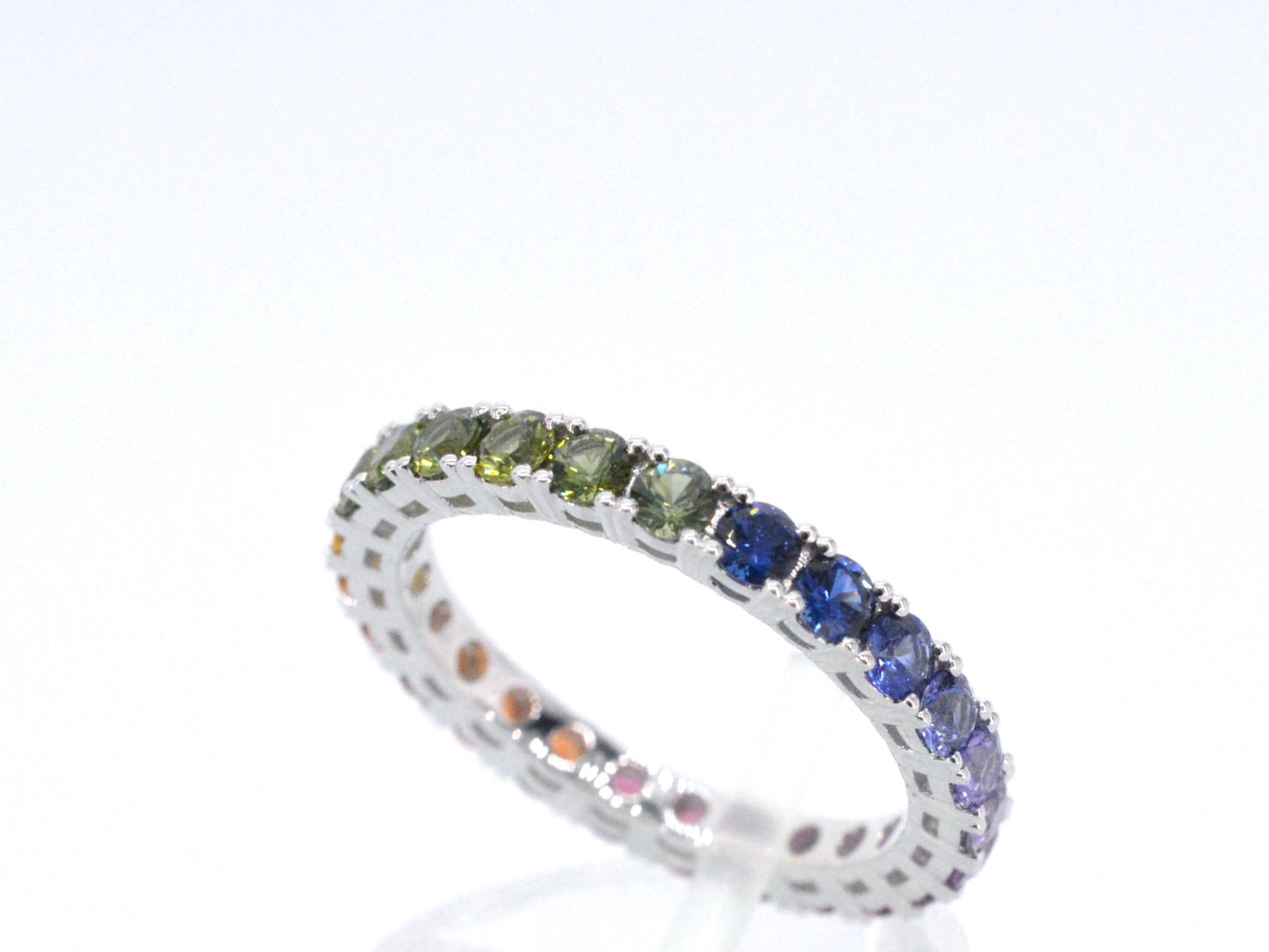 White gold ring with multicoloured sapphires