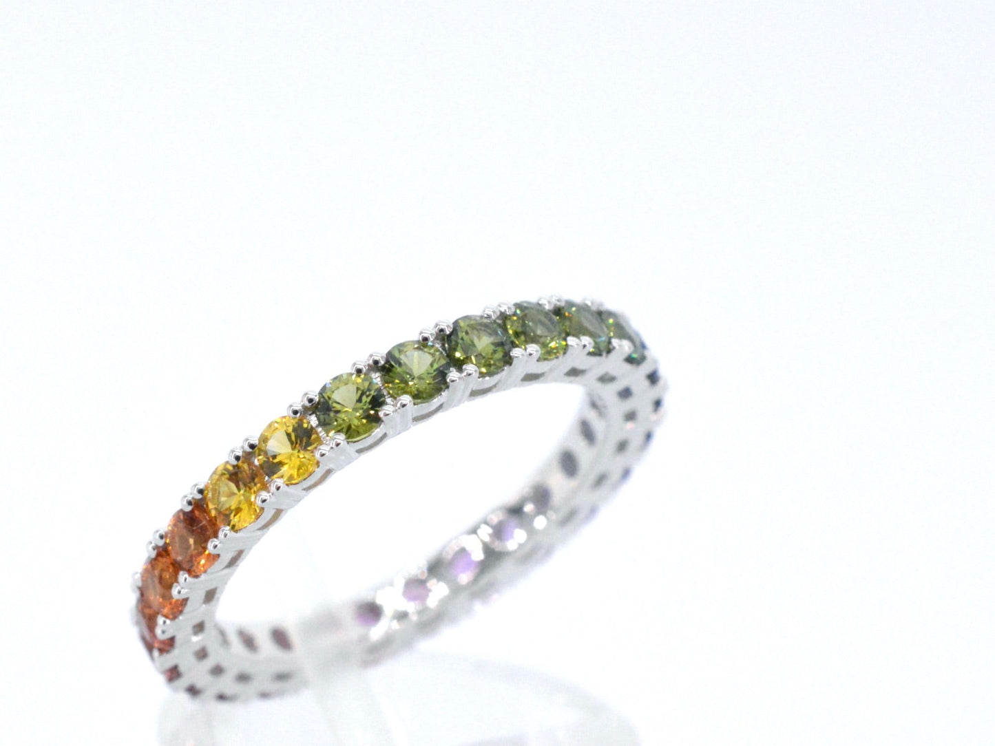 White gold ring with multicoloured sapphires