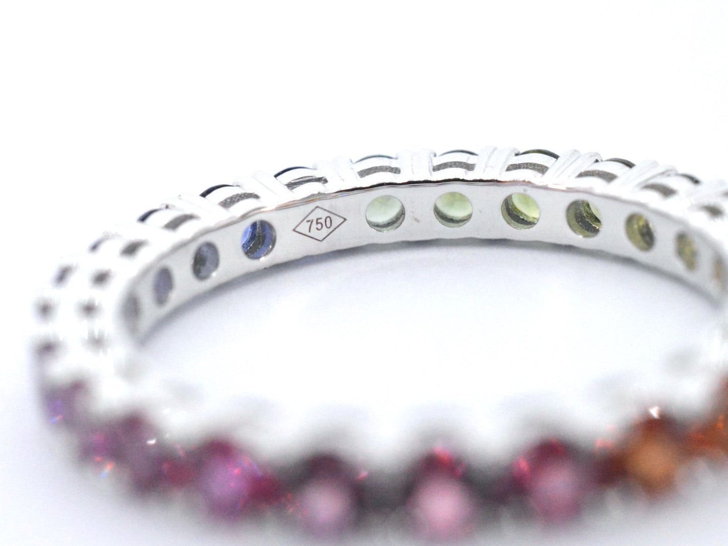 White gold ring with multicoloured sapphires