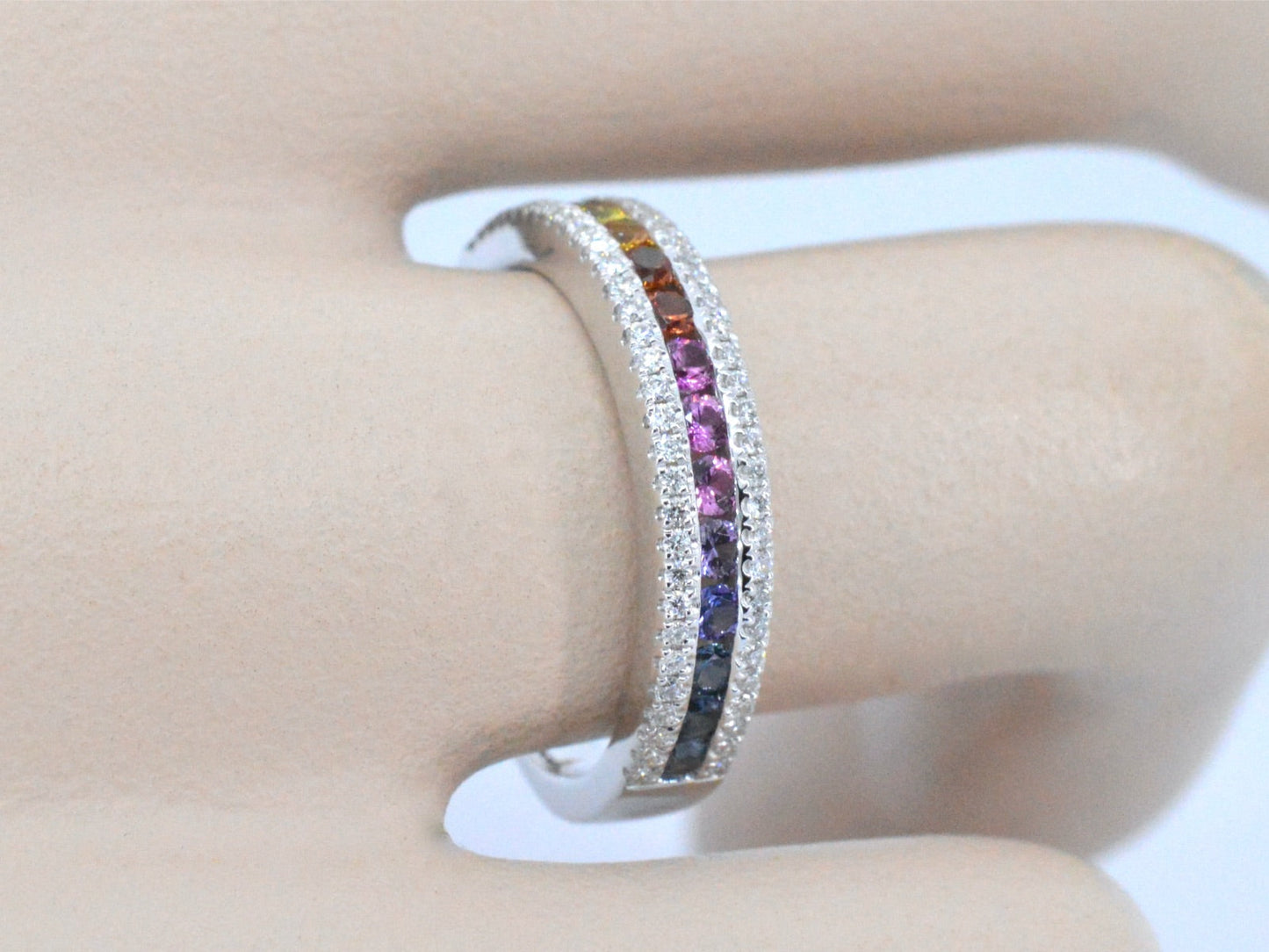 Witgouden ring met diamanten en multicolour saffieren