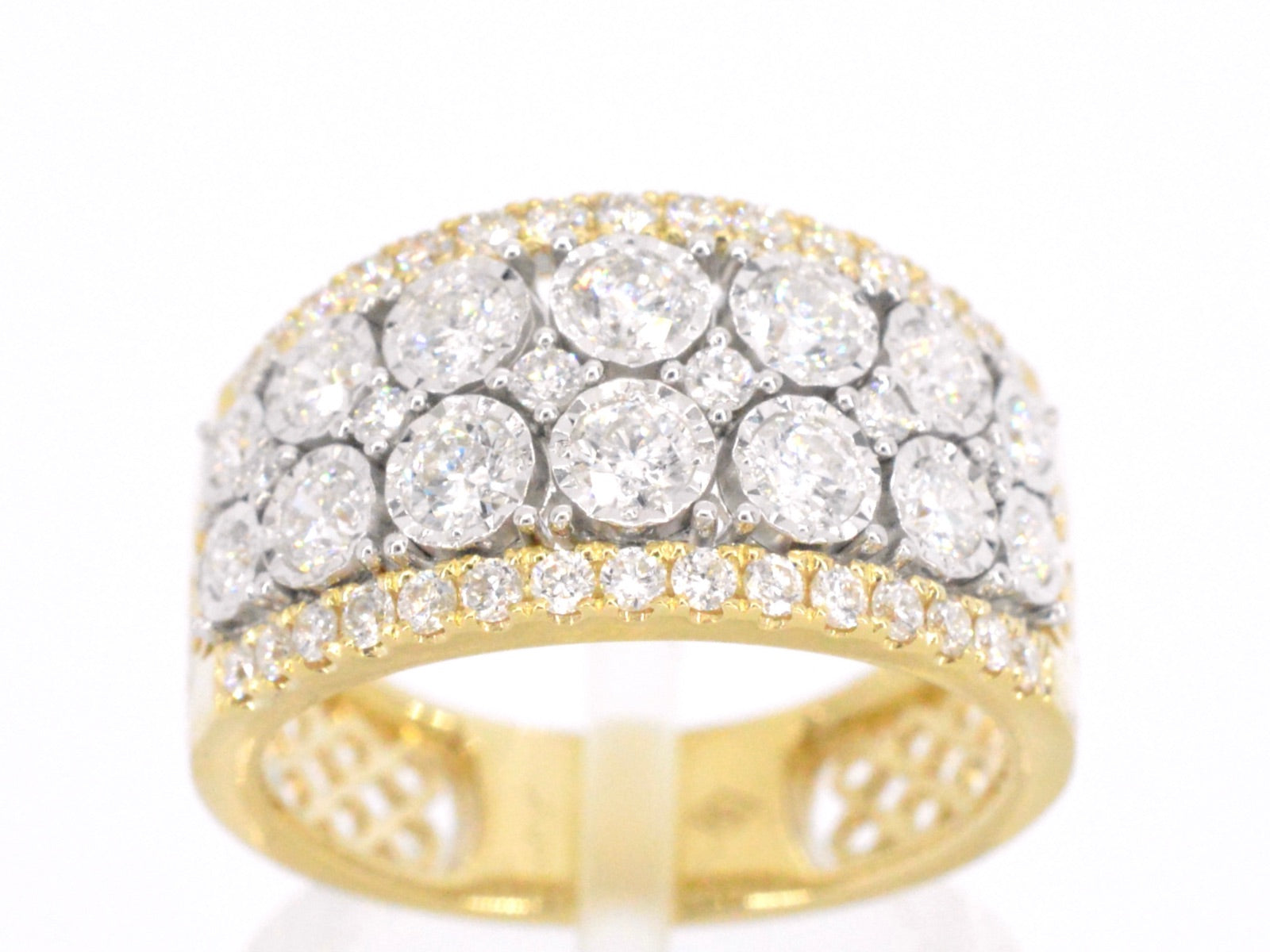 Gouden pavering met diamanten