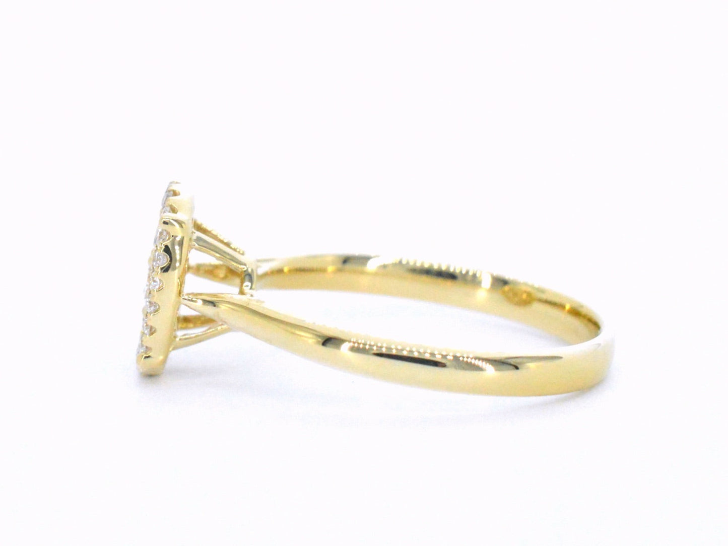 Gold ring with diamonds in oval shape