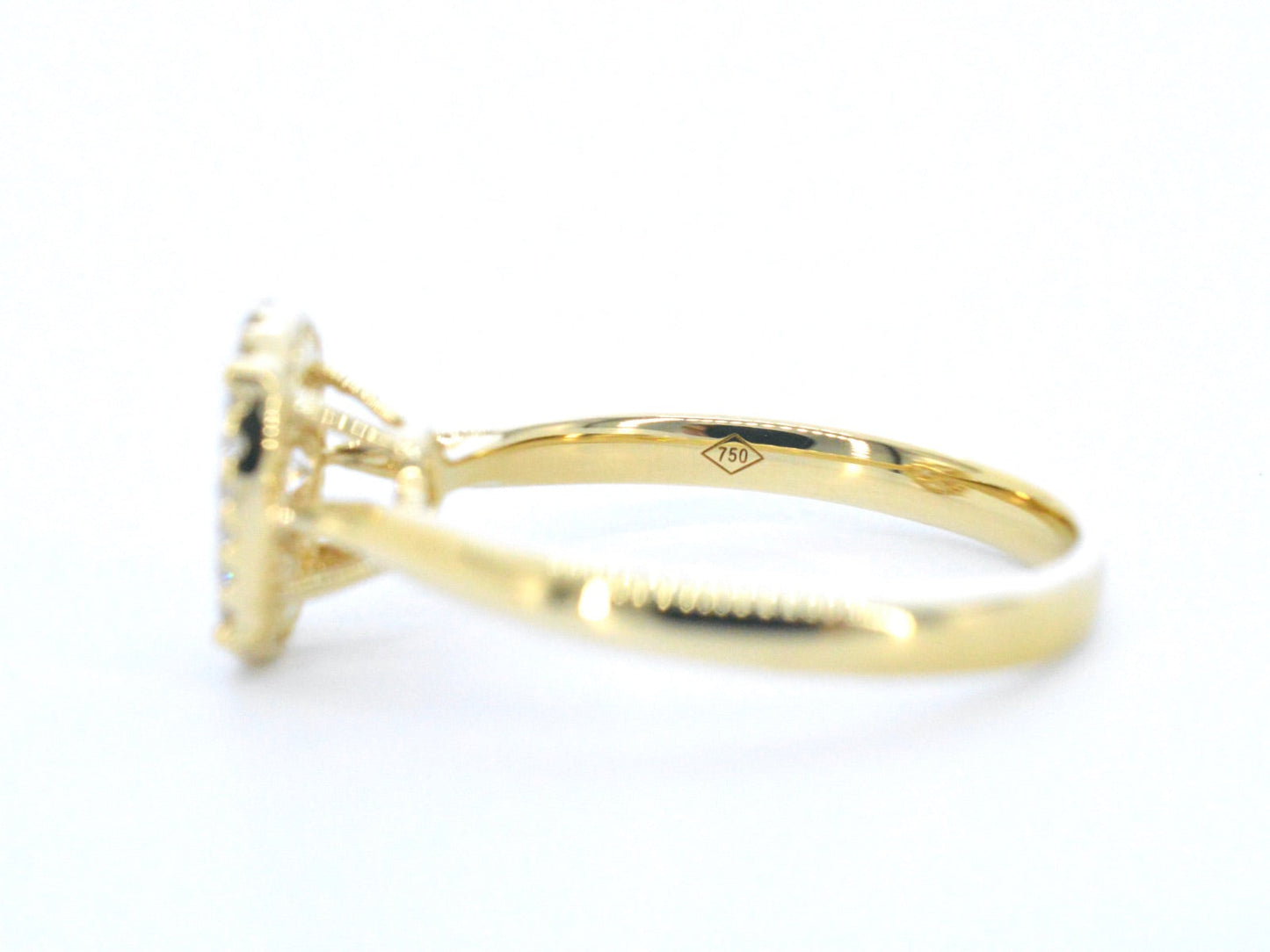 Gold ring with diamonds in oval shape