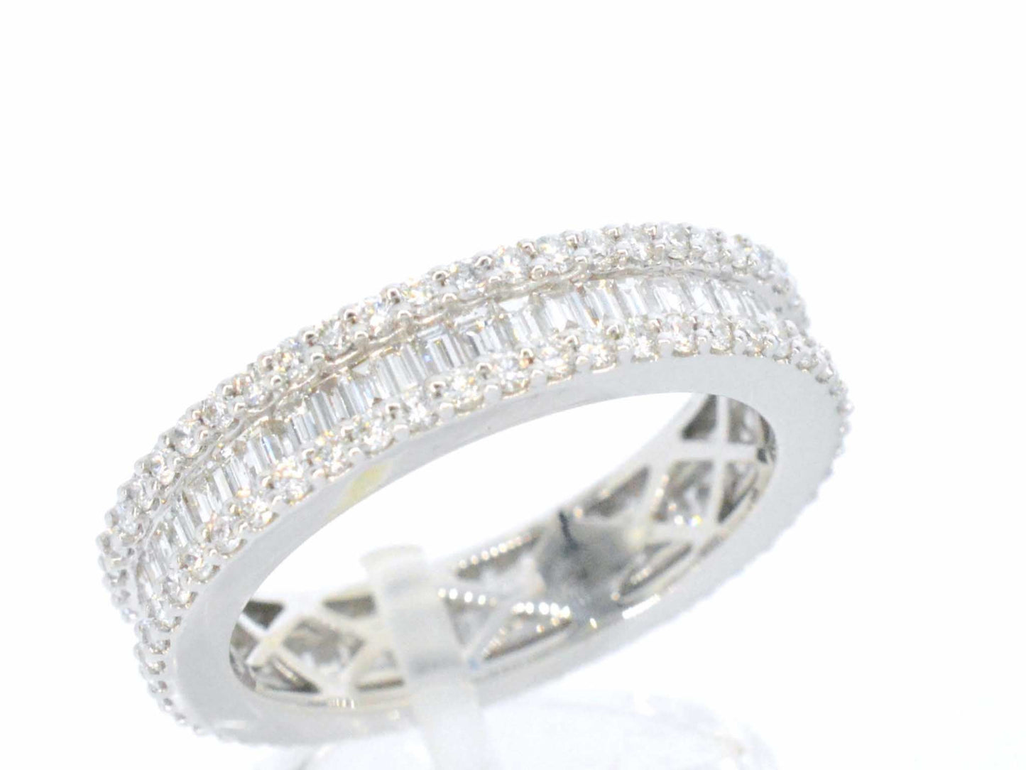 Witgouden ring met briljant en baguette diamanten