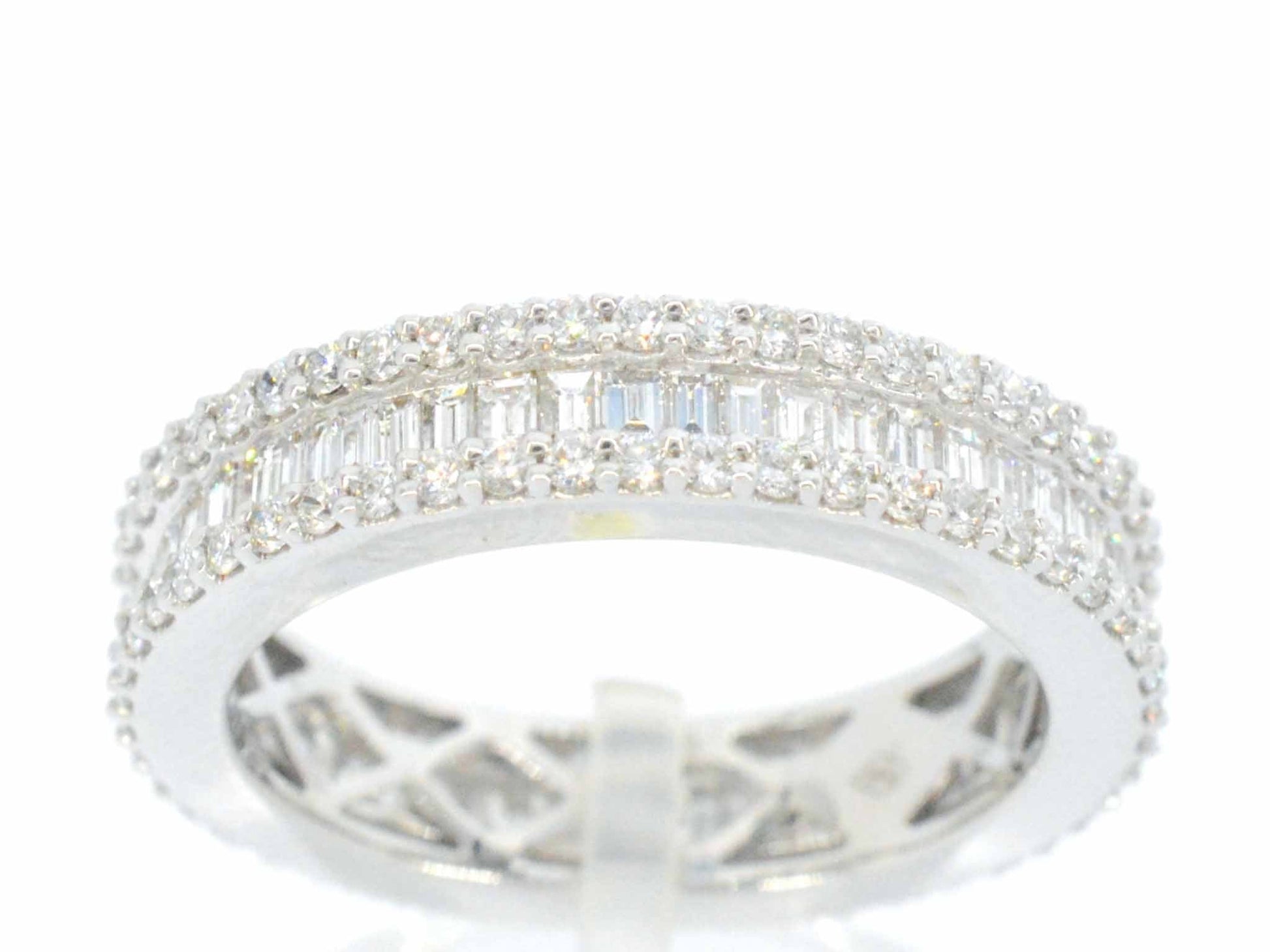 Witgouden ring met briljant en baguette diamanten