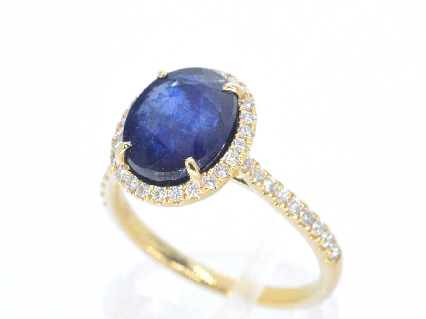 Gouden entourage ring met diamanten en saffier