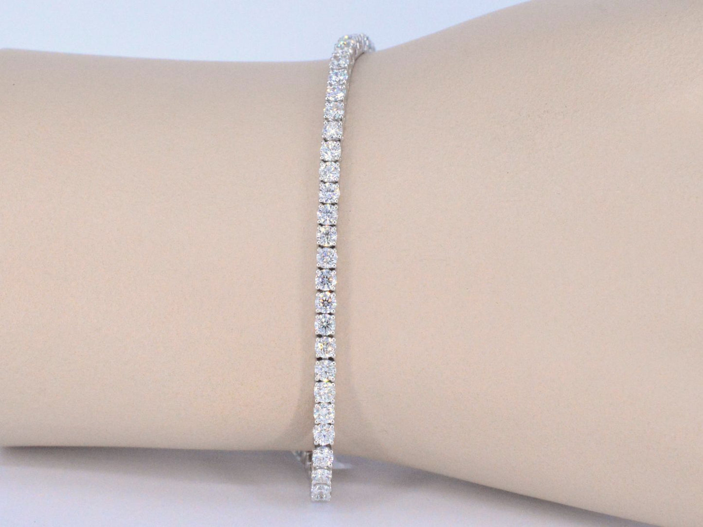 White gold tennis bracelet with 5.00 carat natural brilliant-cut diamonds