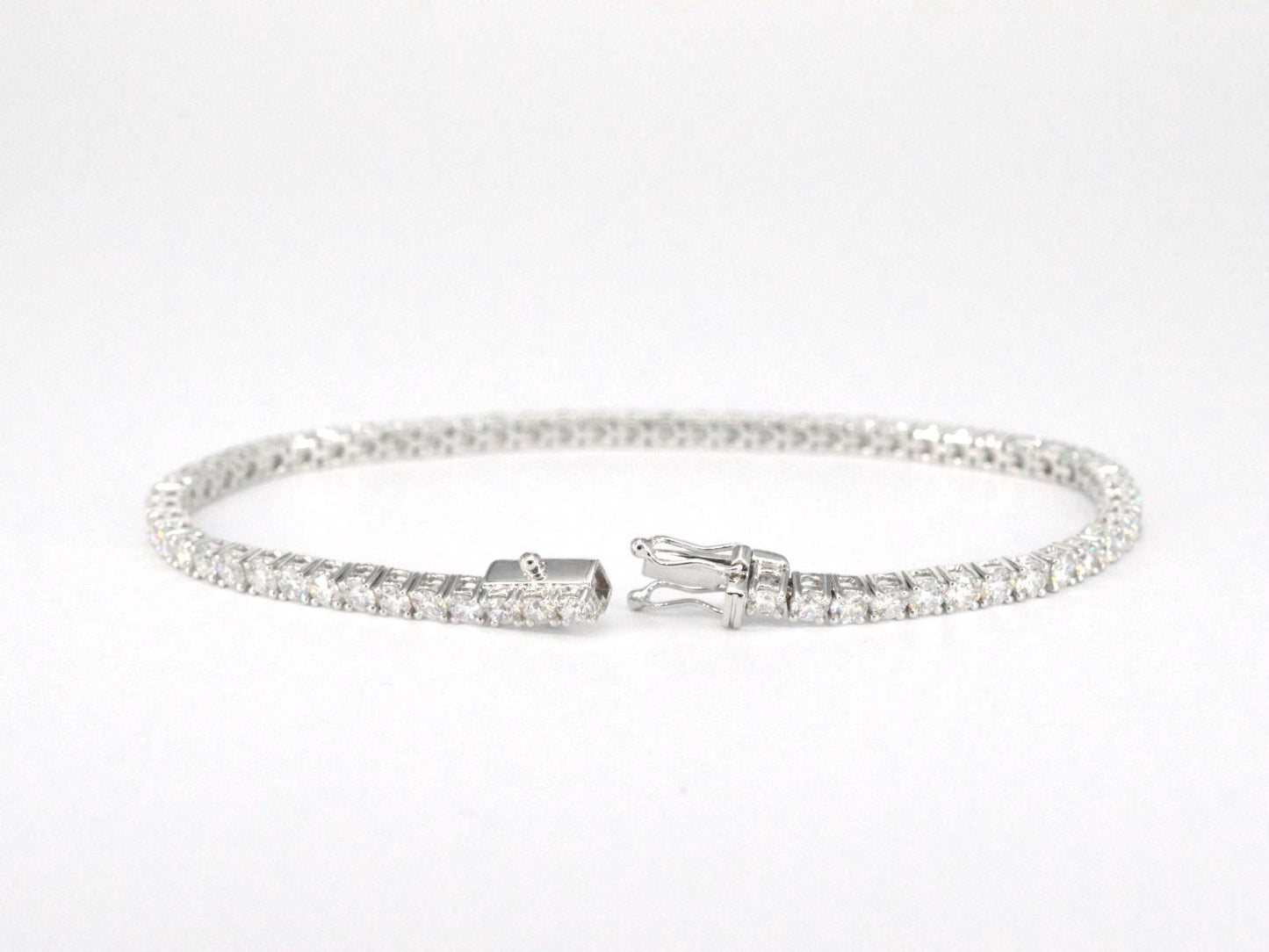 White gold tennis bracelet with 5.00 carat natural brilliant-cut diamonds