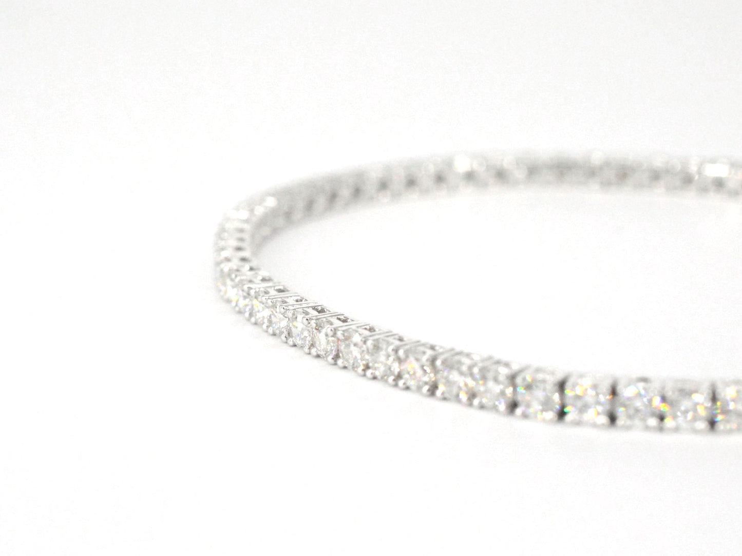 White gold tennis bracelet with 5.00 carat natural brilliant-cut diamonds