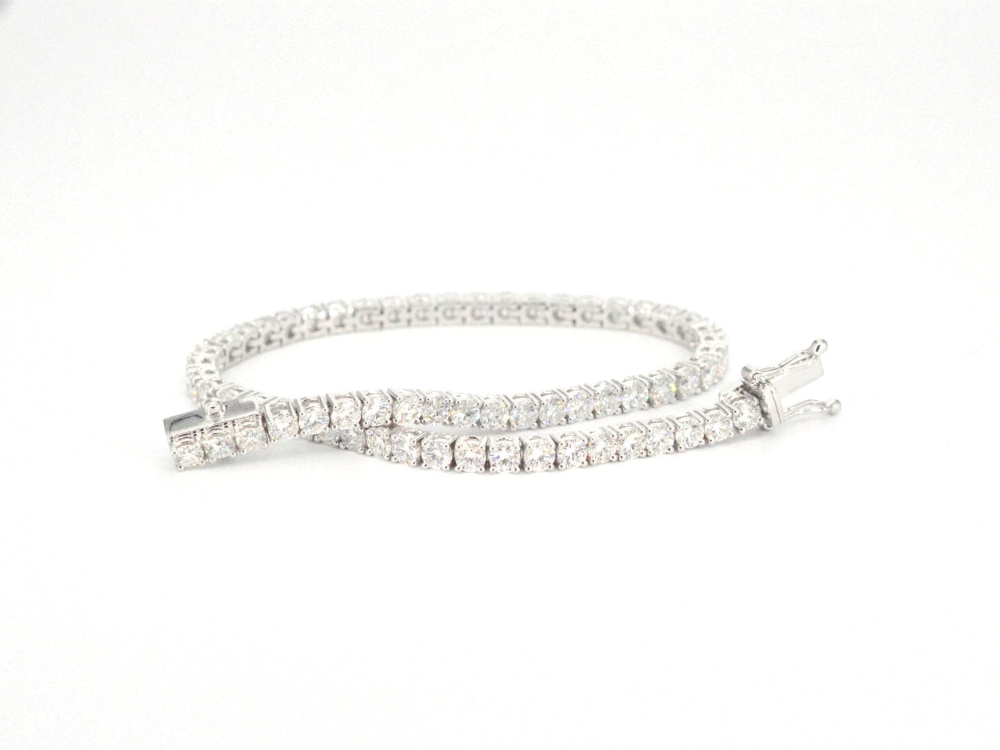 White gold tennis bracelet with 5.00 carat natural brilliant-cut diamonds