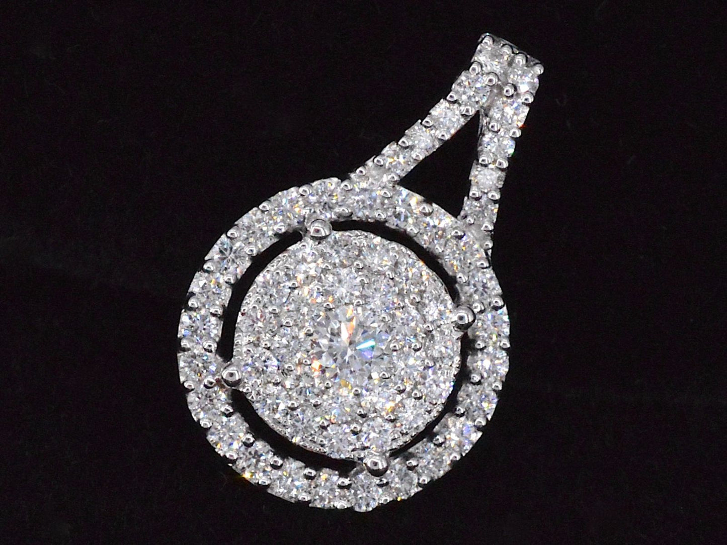 Witgouden hanger bezaaid met diamanten