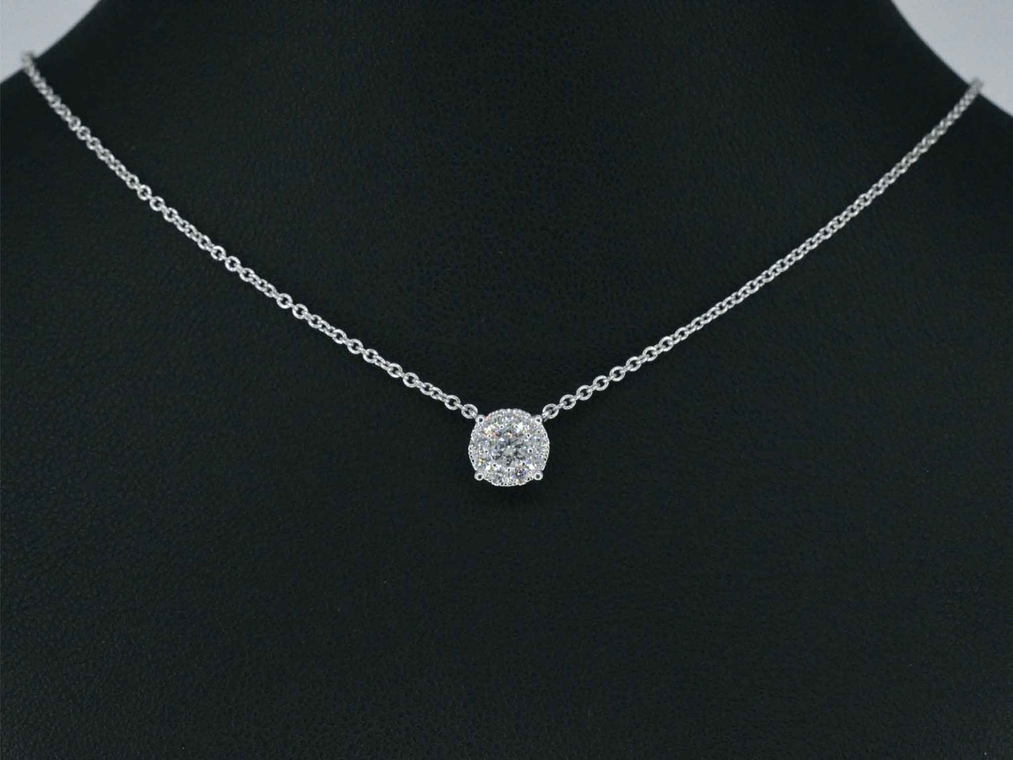 White gold necklace and pendant set with brilliant-cut diamonds