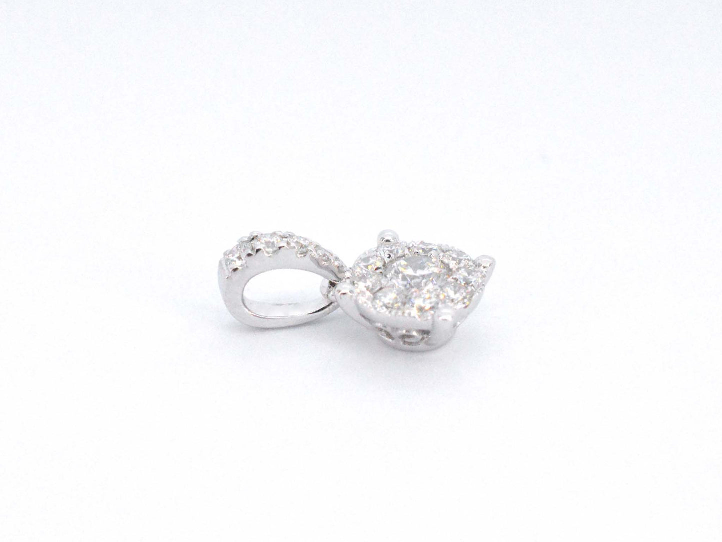 White gold entourage pendant with brilliant-cut diamonds