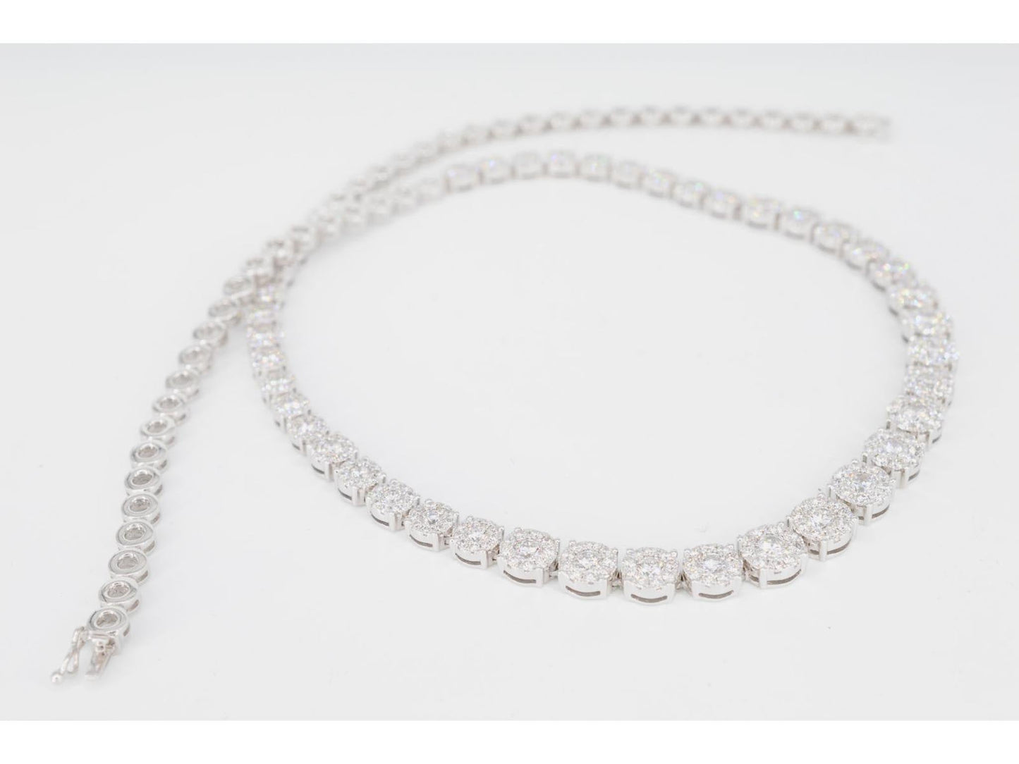 Diamond necklace with 410 brilliant-cut diamonds 7.50 carat