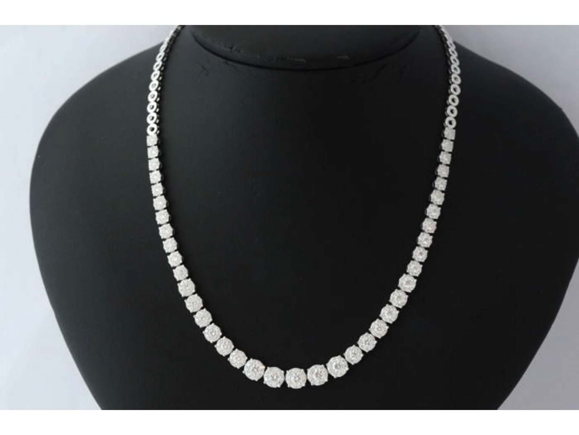Diamanten collier met 410 briljant geslepen diamanten 7.50 carat