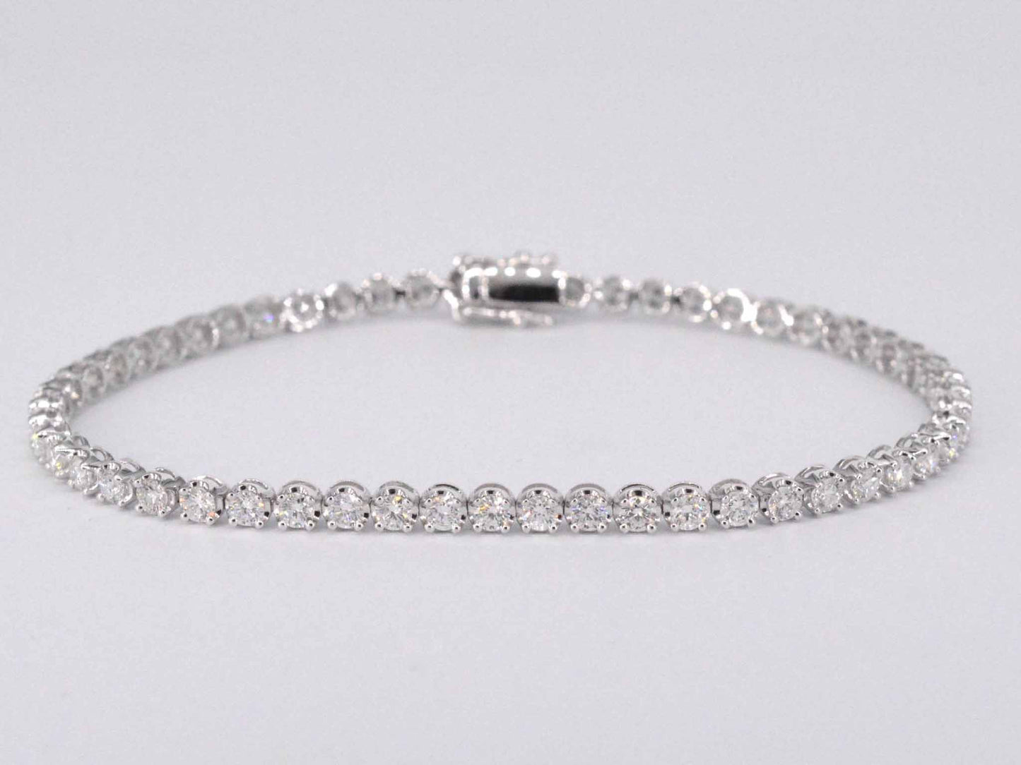Tennis bracelet with 3.00 carat diamonds