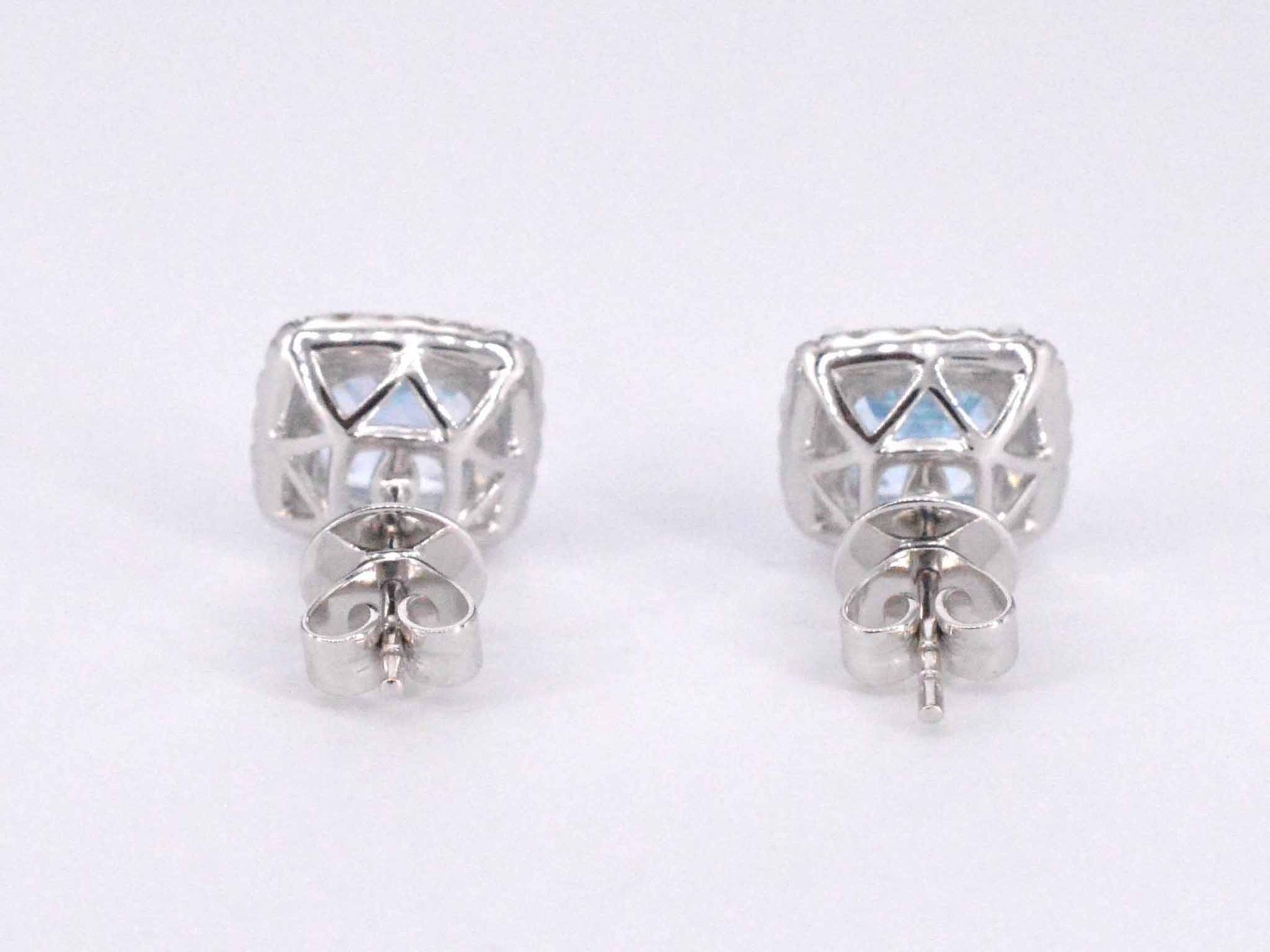 Witgouden entourage oorbellen met grote topazen en diamanten 1130-4