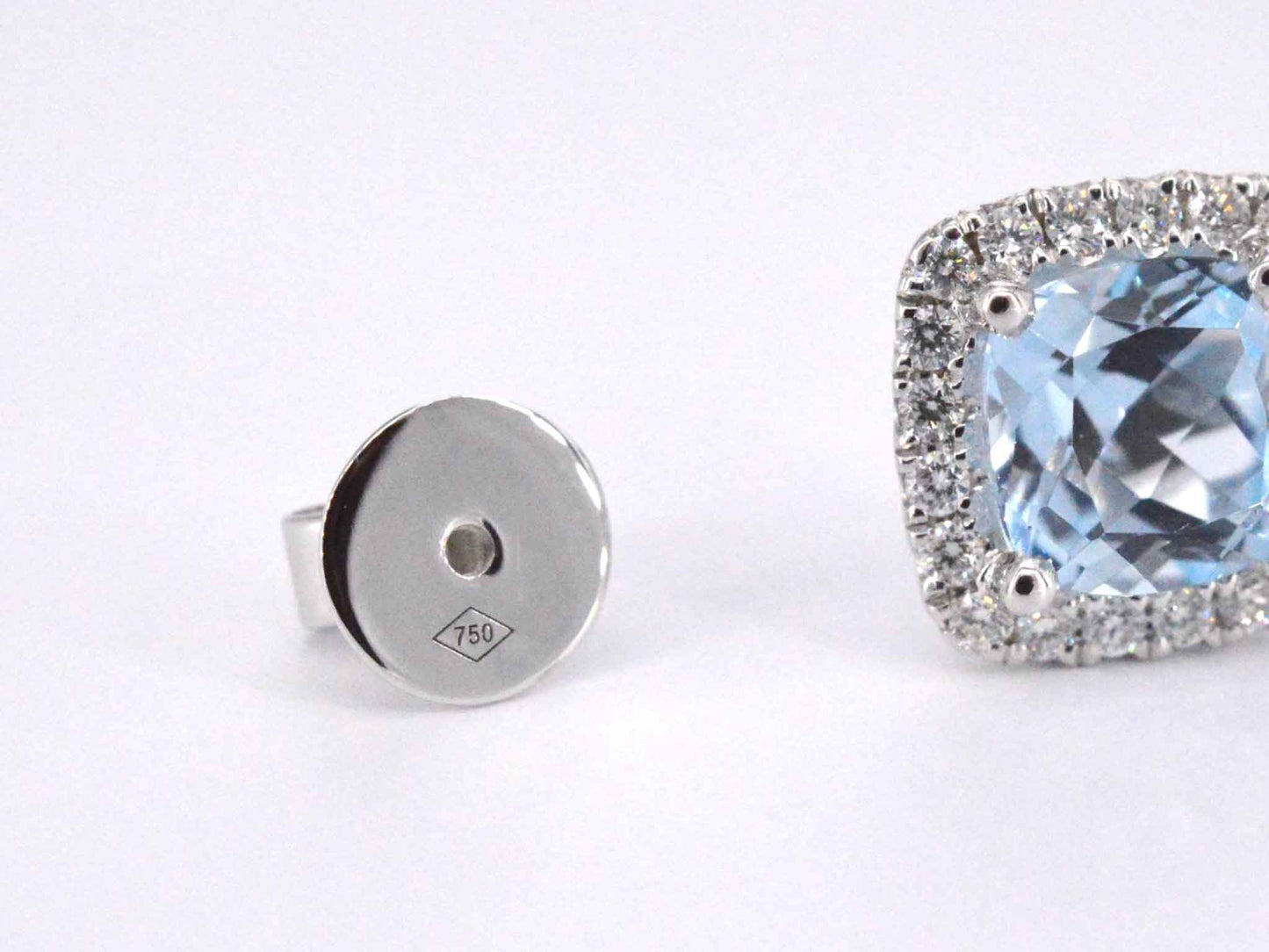 Witgouden entourage oorbellen met grote topazen en diamanten 1130-6