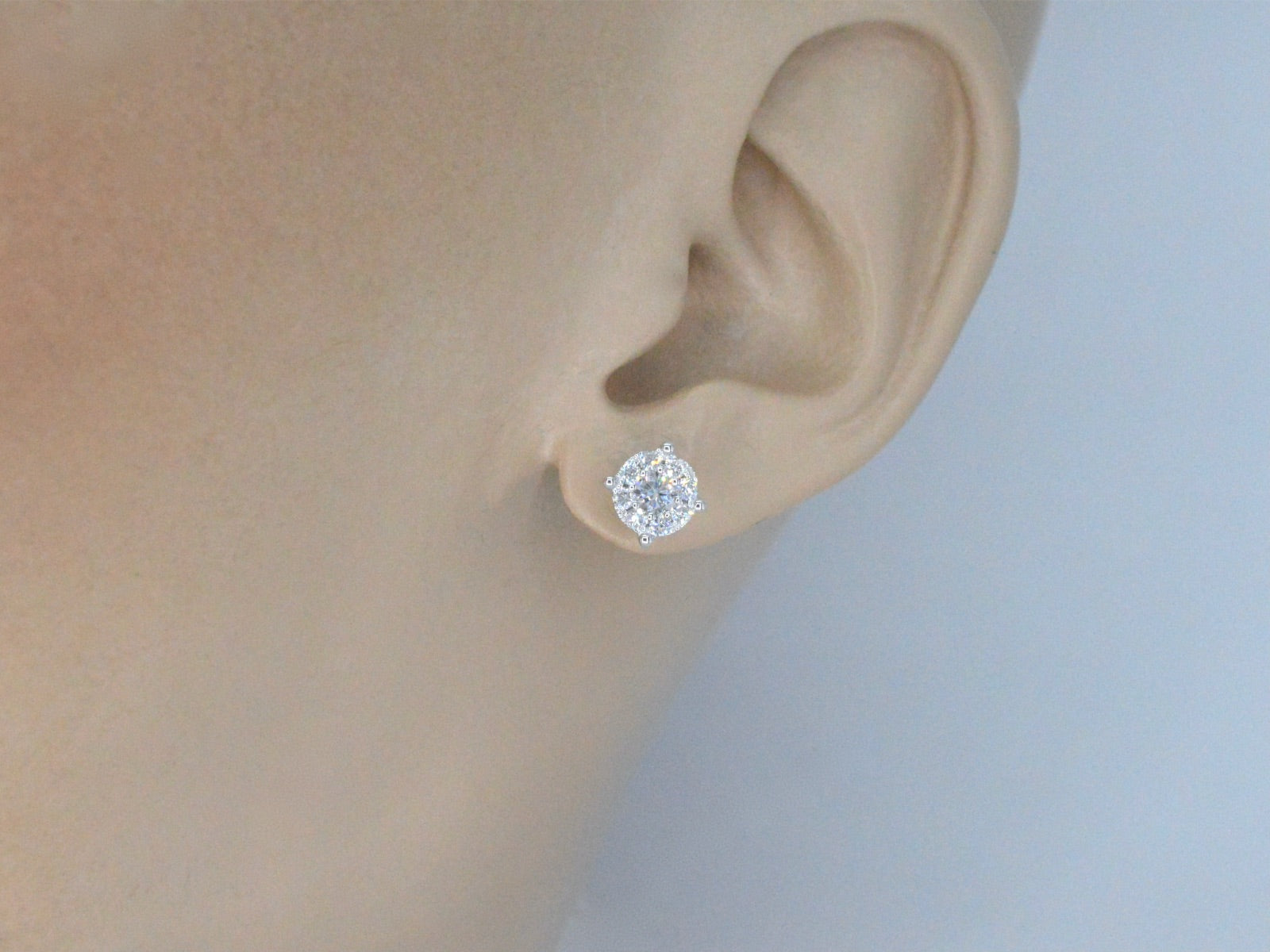 Witgouden entourage oorbellen met diamanten