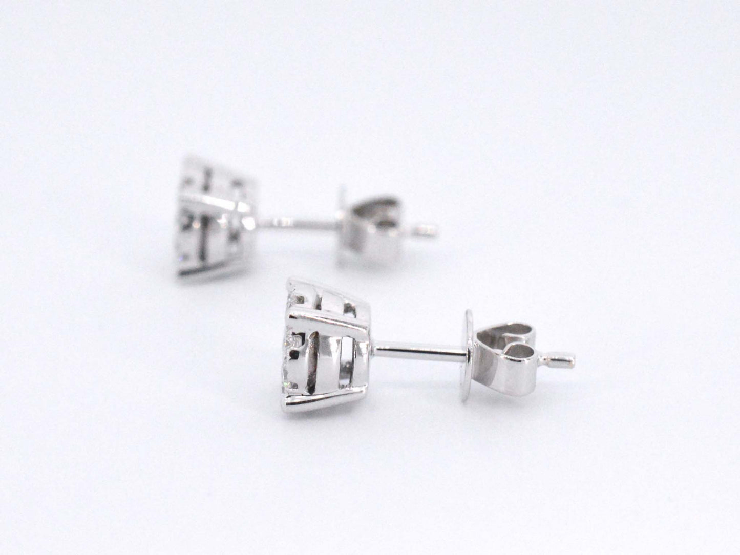 Witgouden entourage oorbellen met diamanten 1135-3