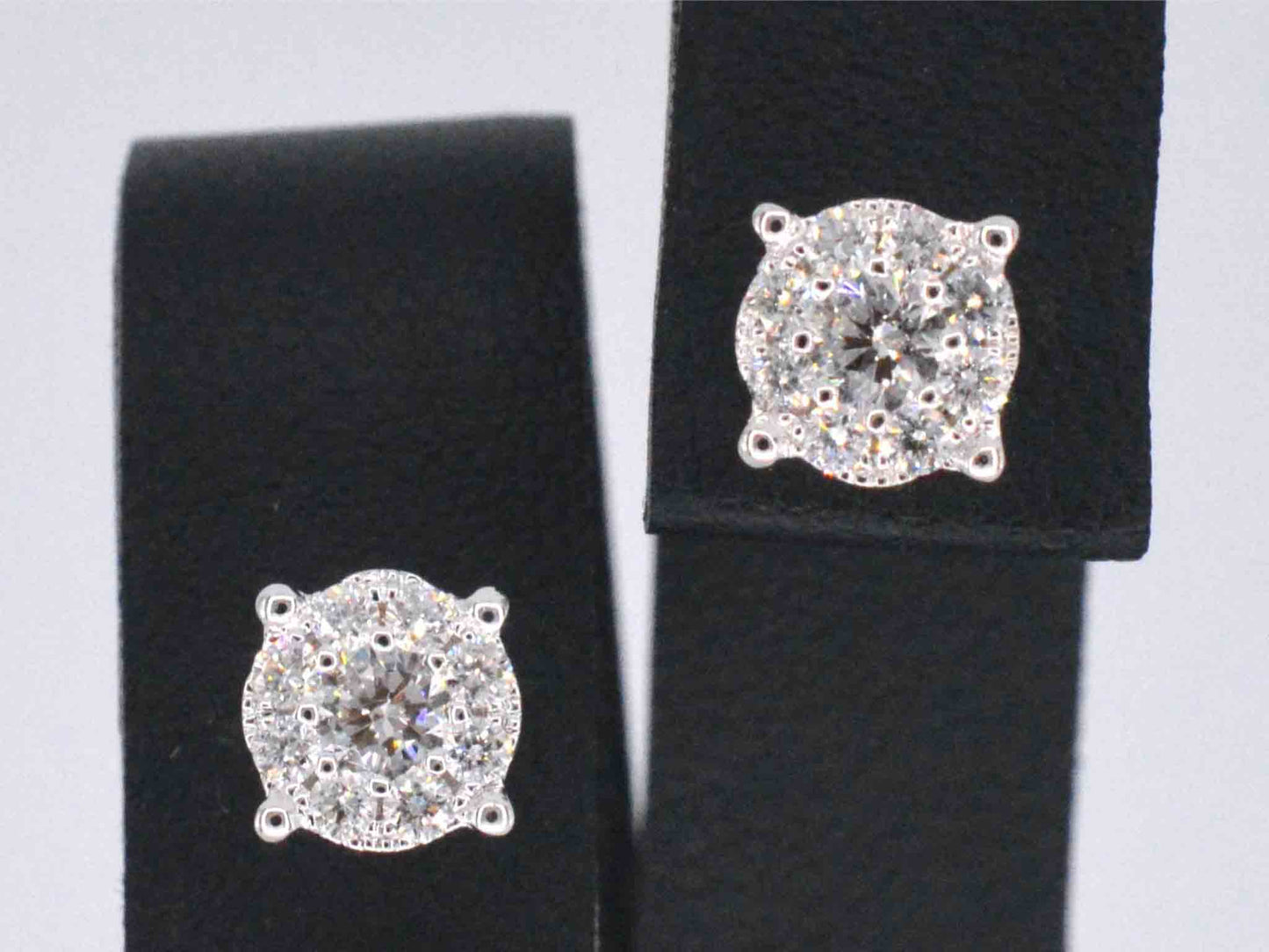 Witgouden entourage oorbellen met diamanten 1135-8