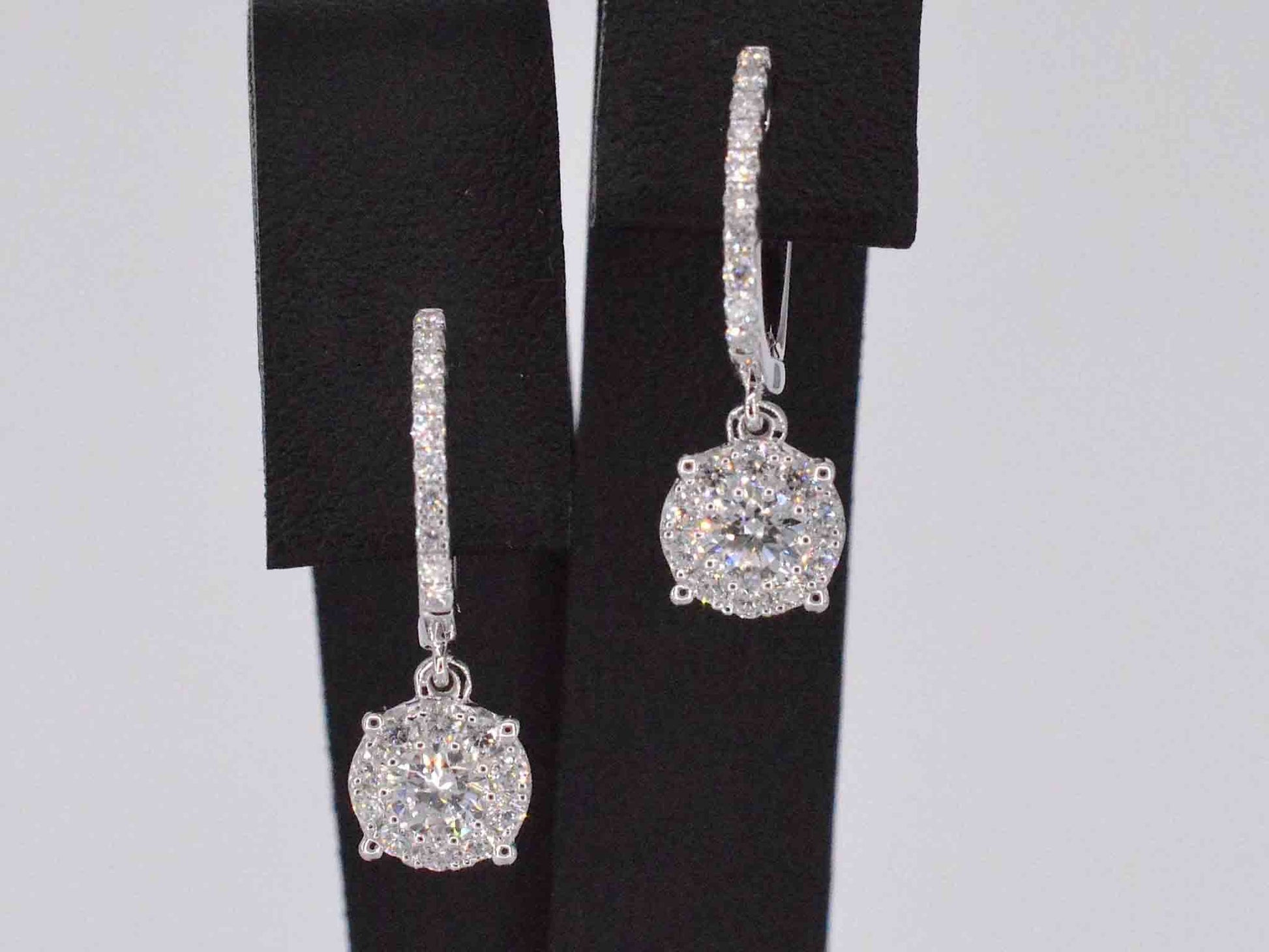 Oorbellen met briljant geslepen diamanten