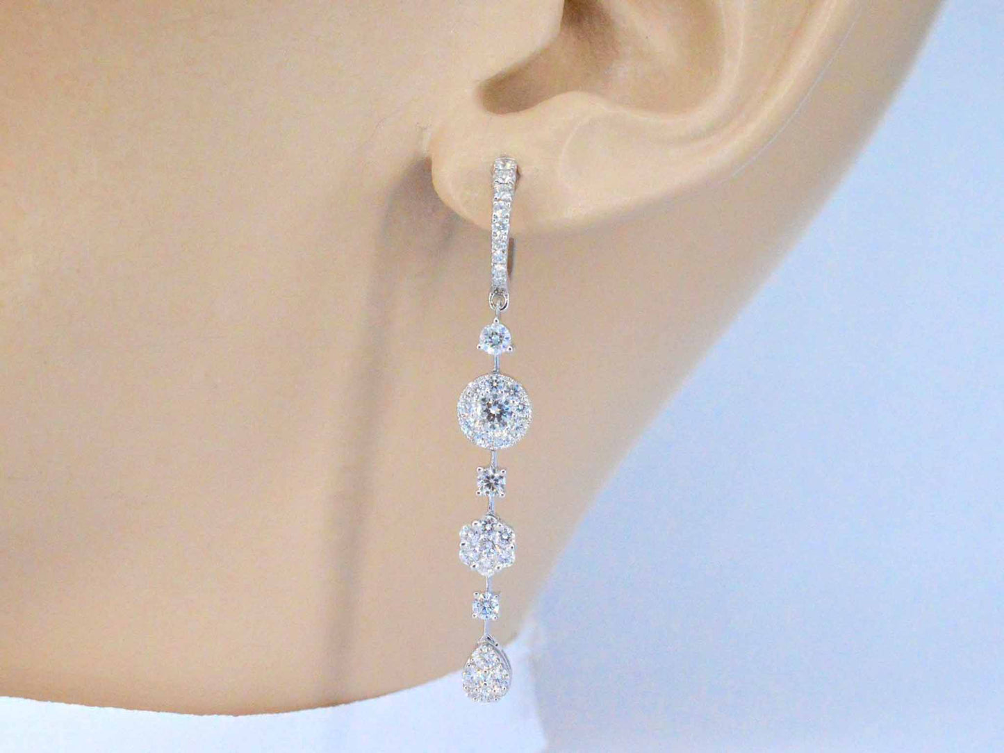 White gold earrings with brilliant-cut diamonds