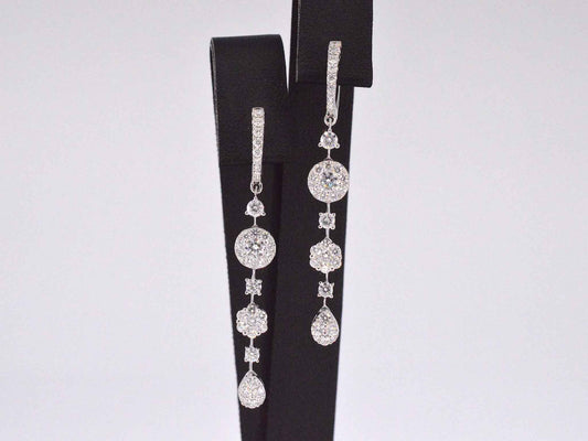Witgouden oorhangers met briljant geslepen diamanten