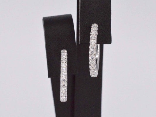 Witgouden oorhangers met 26 diamanten
