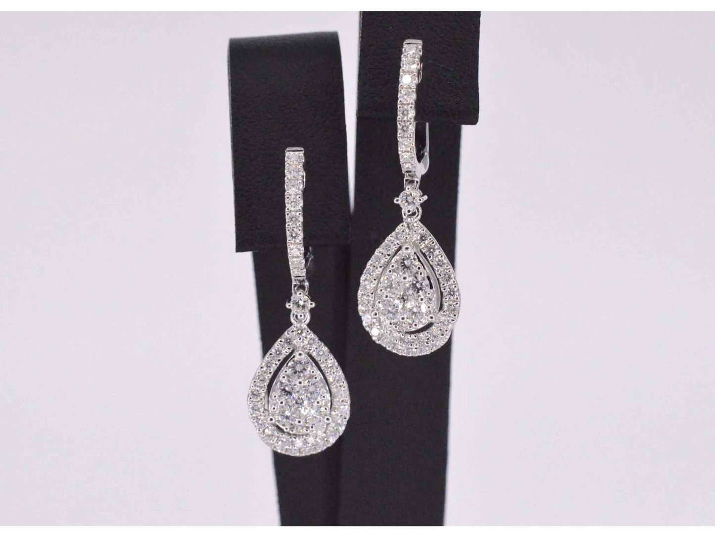 Druppelvormige oorhangers met briljant geslepen diamanten