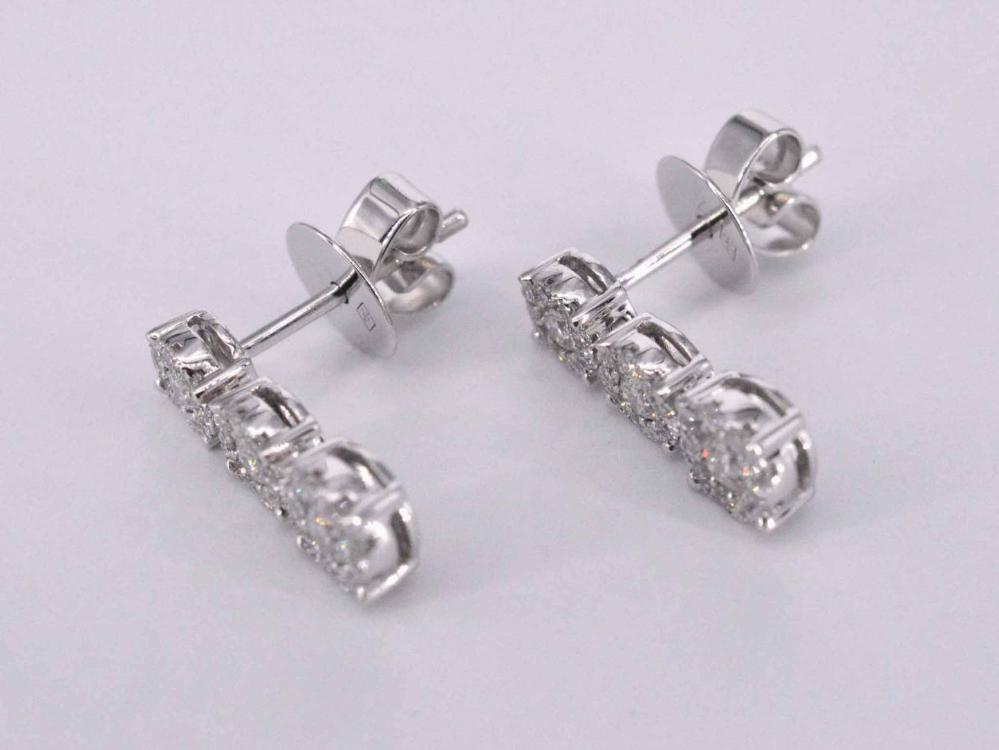 Earrings with three chatons of diamonds