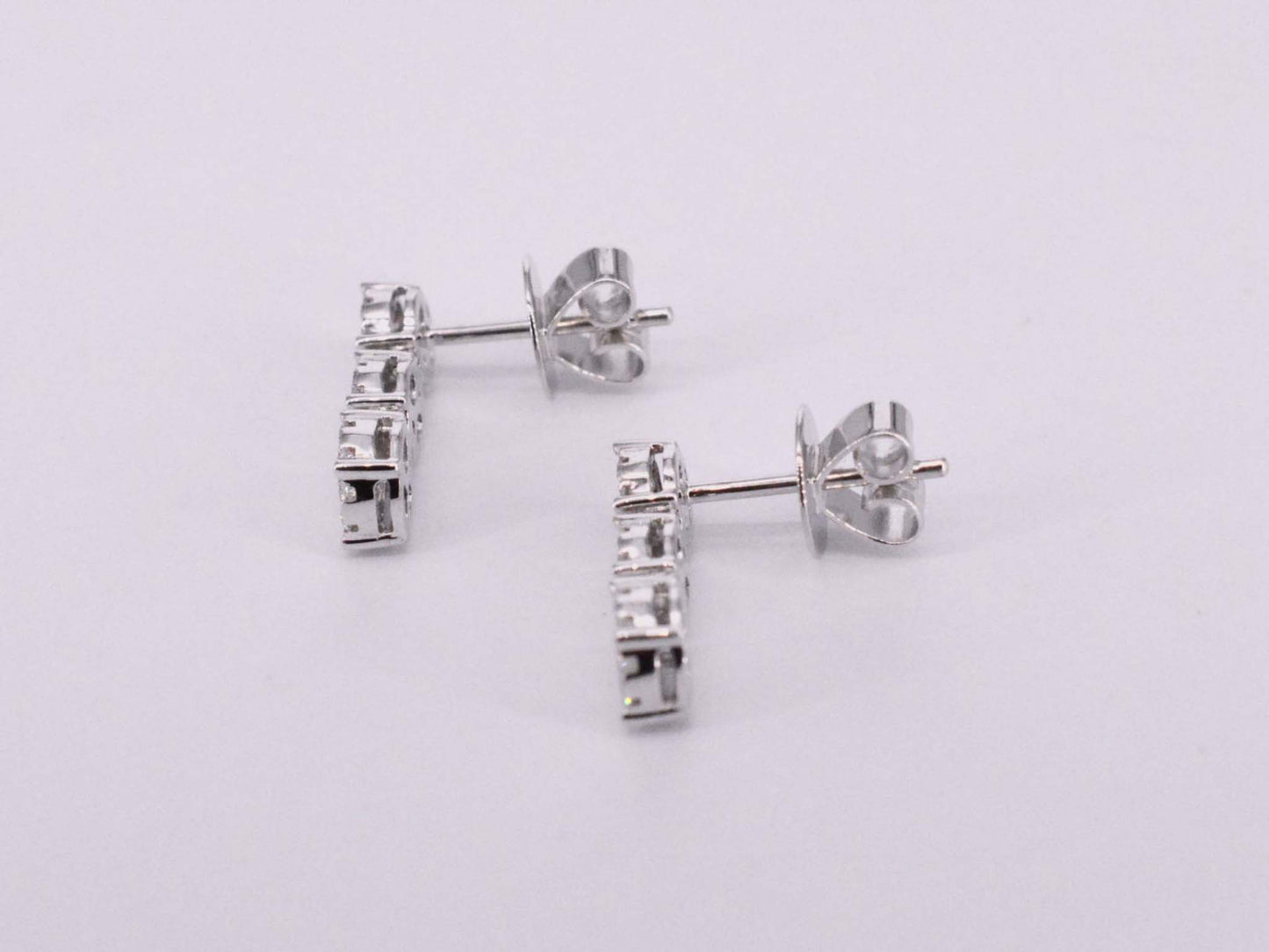 Earrings with three chatons of diamonds