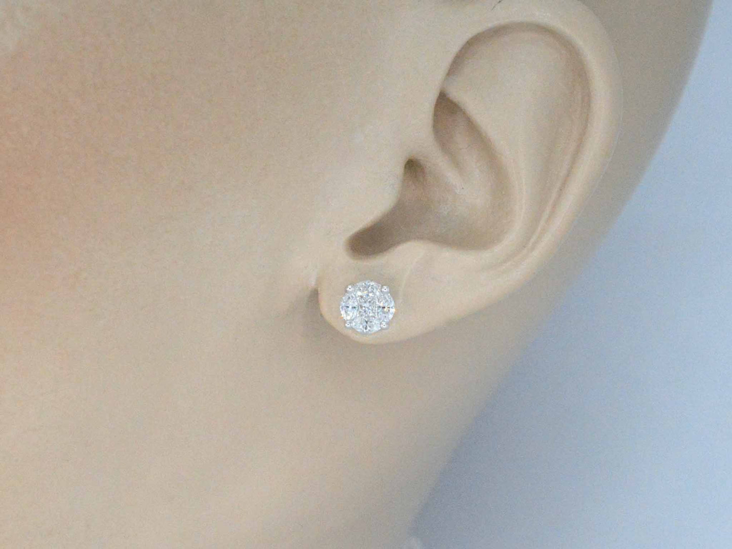 Earrings with diamonds, very nicely set