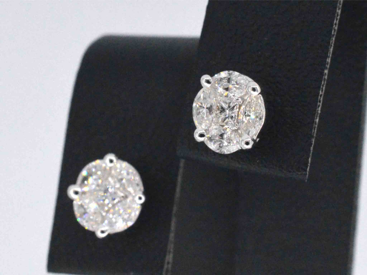 Earrings with diamonds, very nicely set