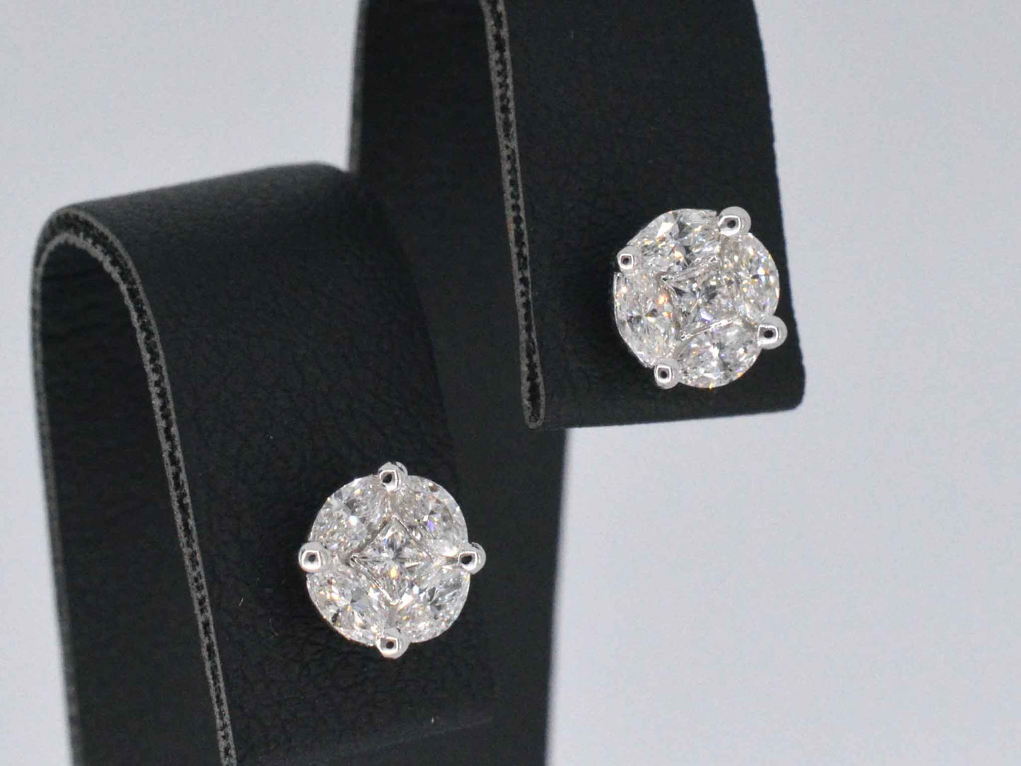 Earrings with diamonds, very nicely set