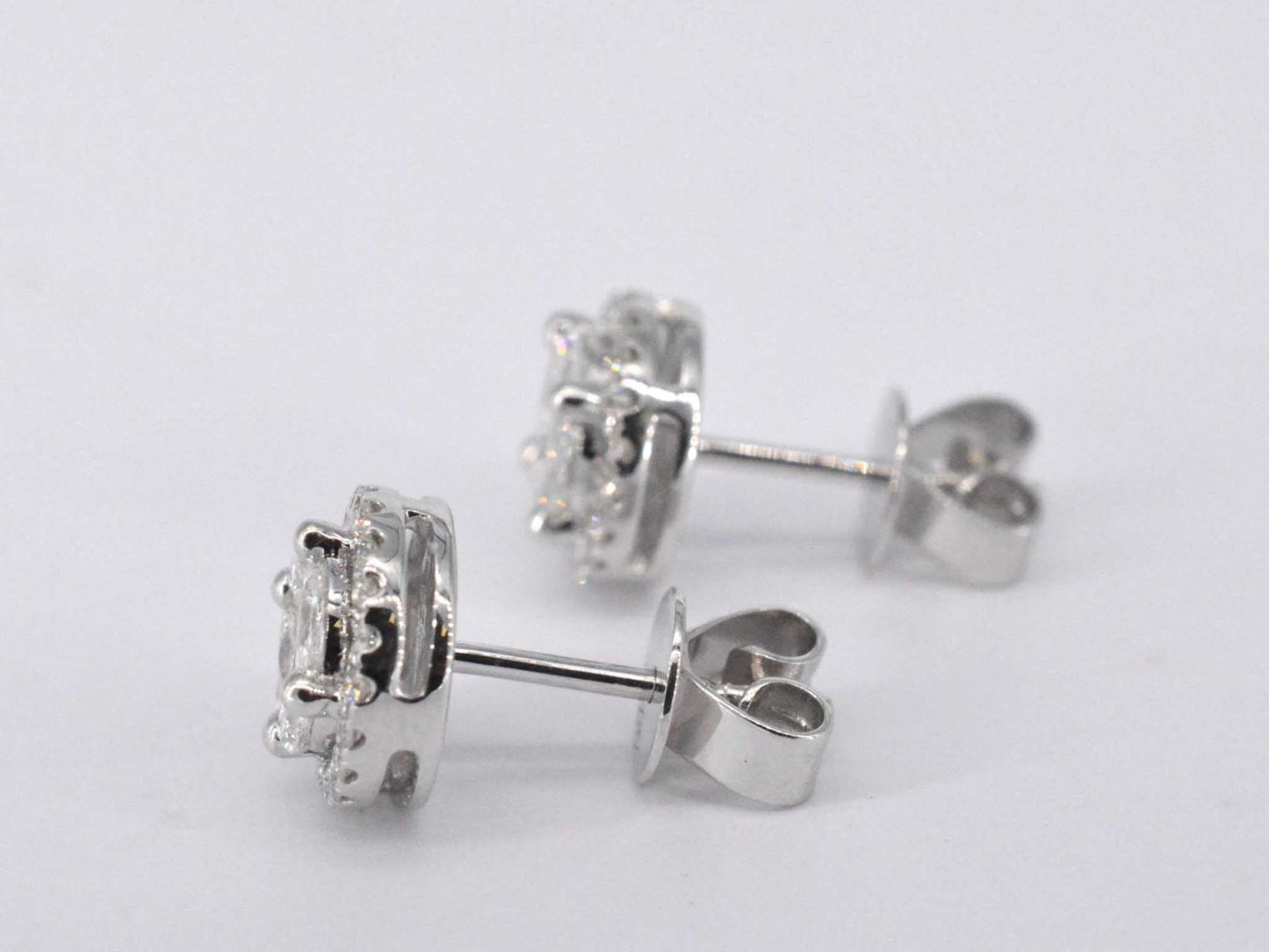 Weißgold-Diamantohrringe mit Brillantrand