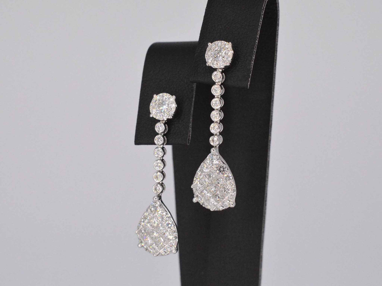Druppelvormige oorhangers met briljant en princess geslepen diamanten