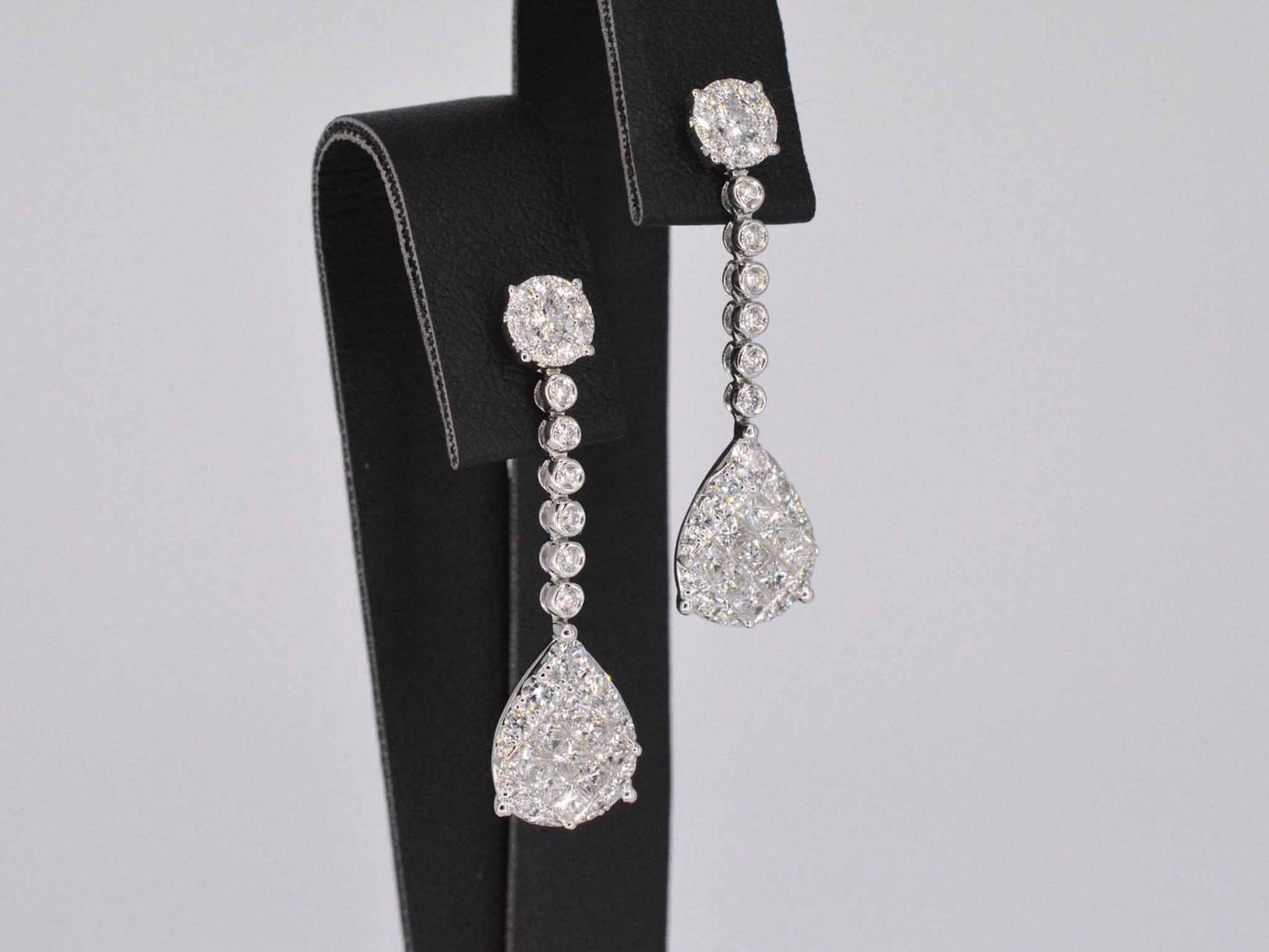 Druppelvormige oorhangers met briljant en princess geslepen diamanten
