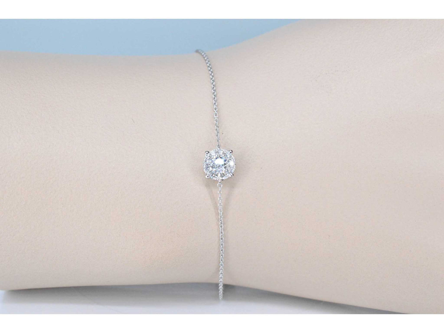 White gold bracelet with a diamond charm
