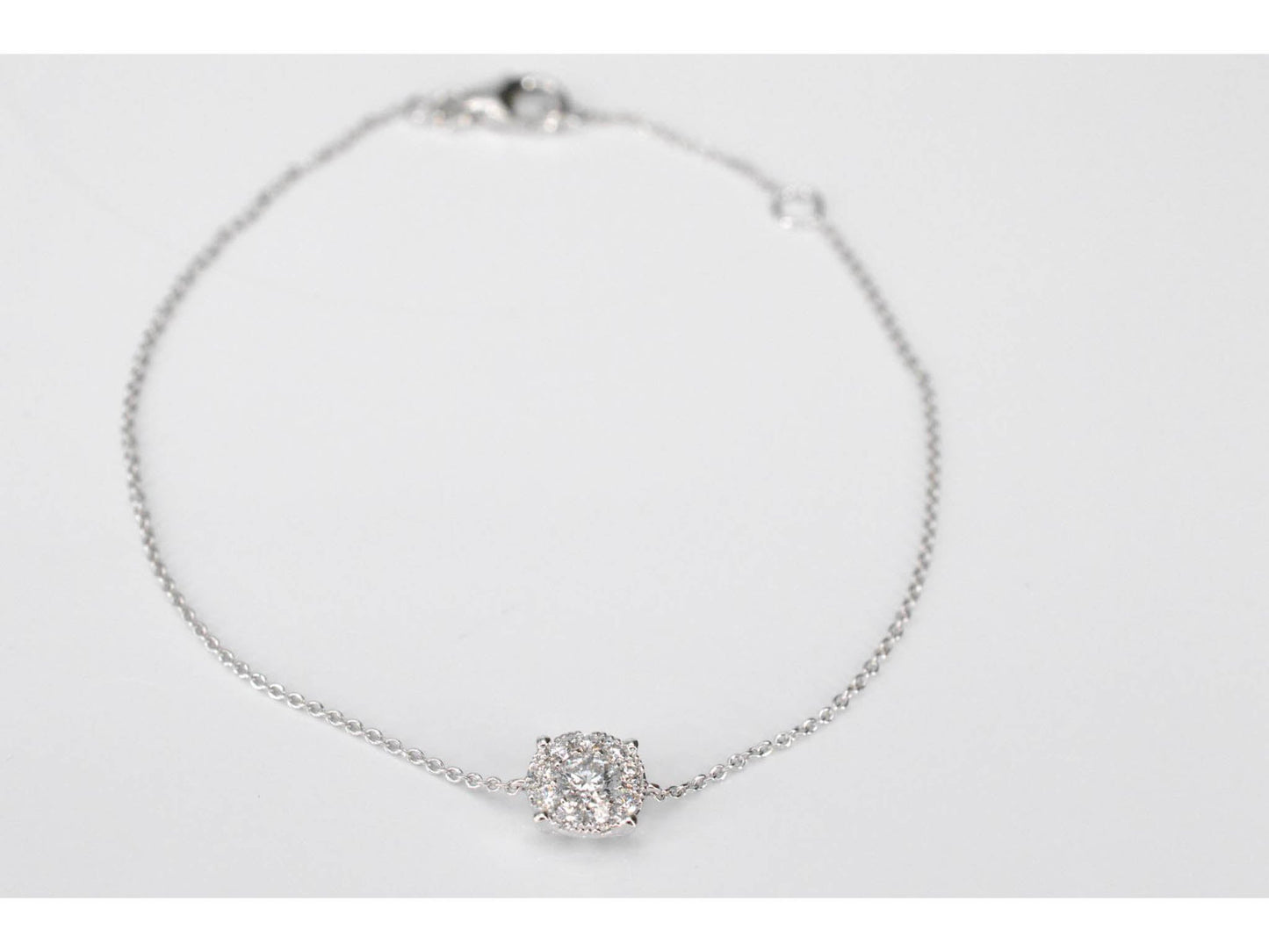 Witgouden armband met een diamanten bedel