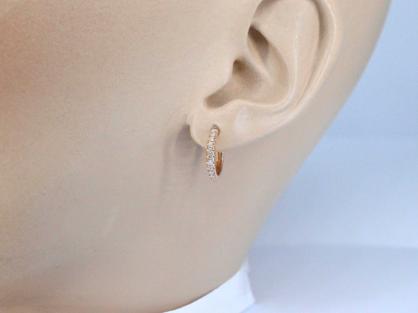 Roségoldene Creolen mit Diamanten