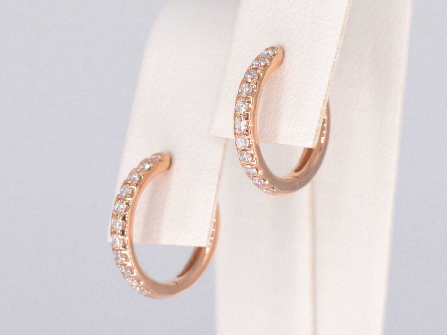 Rosegouden creolen met diamanten